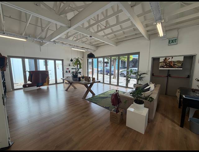 151M² BUILDING TO LET IN WOODSTOCK